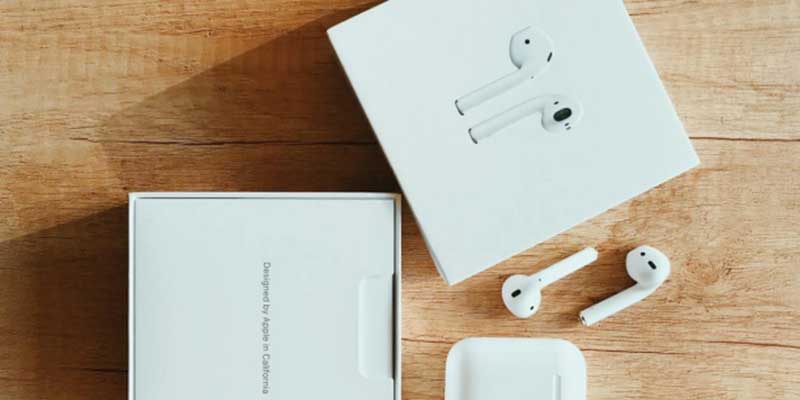 How to Charge AirPods and iWatch Using an iPhone 15